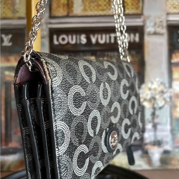 Stylish Black and Gray Chain Shoulder Bag - Picture 4 of 7